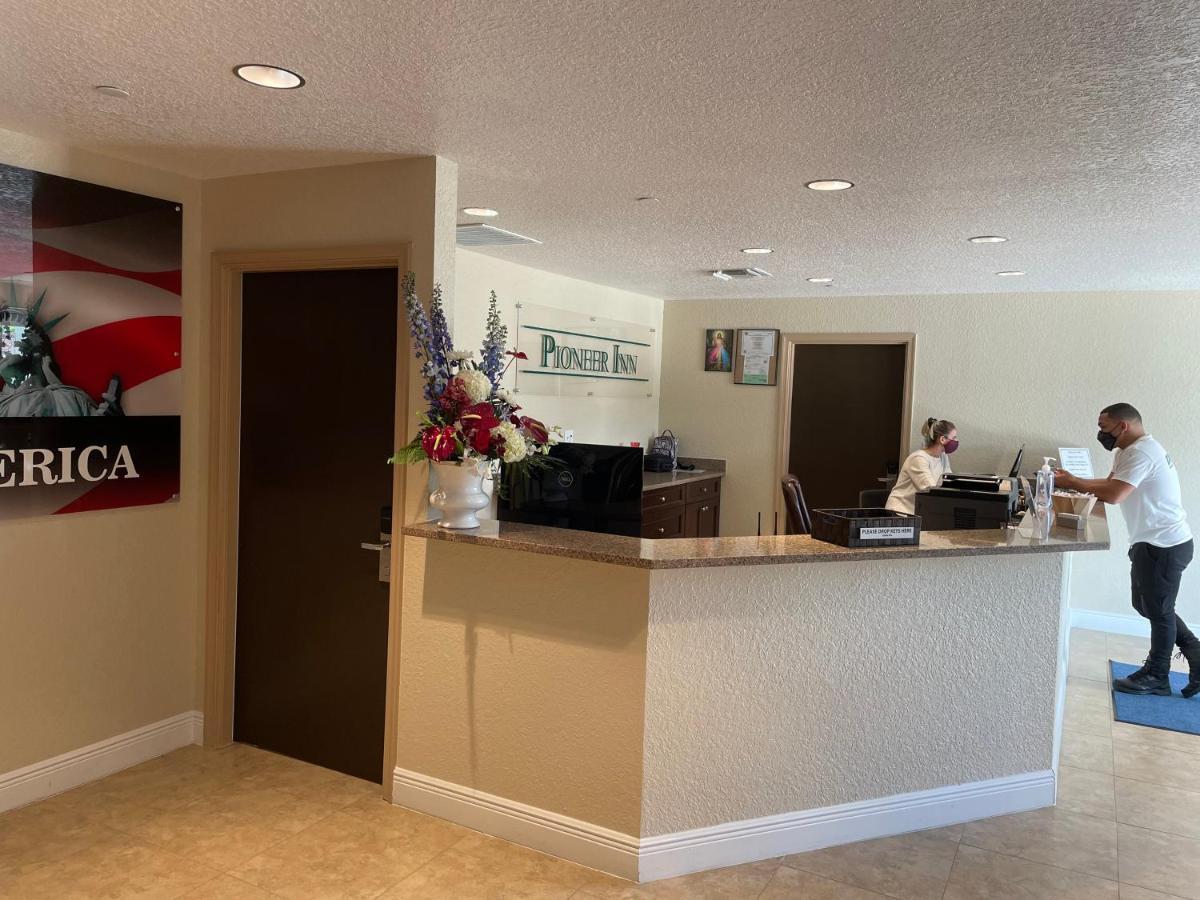 Pioneer Inn Royal Palm Beach Dış mekan fotoğraf